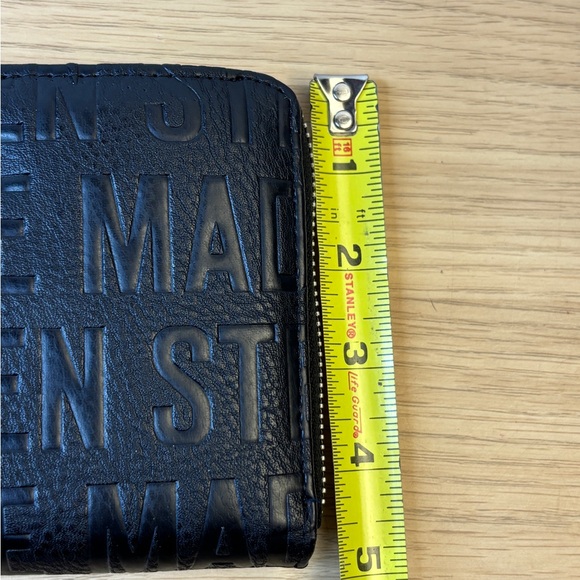 Steve Madden Black Embossed Logo Wristlet Wallet NWOT - Picture 12 of 12